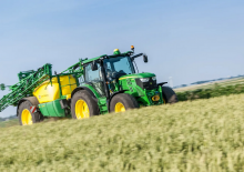 Irroratrice con barra su rimorchio John Deere M732i