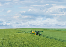 Irroratrice con barra su rimorchio John Deere M732i