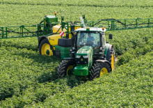Irroratrice con barra su rimorchio John Deere M952i