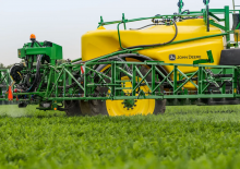 Irroratrice con barra su rimorchio John Deere M962i