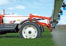 Irroratrice con barra su rimorchio Kuhn Metris 3200 TR4