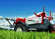 Irroratrice con barra su rimorchio Kuhn Metris 4102