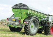 Irroratrice con barra su rimorchio Unia Plus 3018 XL