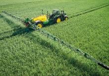Irroratrice con barra su rimorchio John Deere R732i
