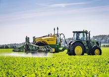 Irroratrice con barra su rimorchio John Deere R732i