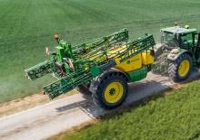 Irroratrice con barra su rimorchio John Deere R740i