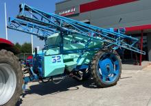 Irroratrice con barra su rimorchio Berthoud Racer 3200