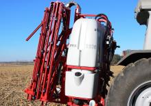 Irroratrice con barra su rimorchio Unia Rex 1215 XL