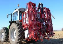 Irroratrice con barra su rimorchio Unia Rex 1220 XL