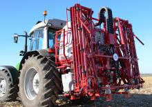 Irroratrice con barra su rimorchio Unia Rex 3020 XL