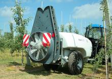 Irroratrice con barra su rimorchio Unia Sleza 1500