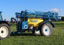Irroratrice con barra su rimorchio Delvano TS 4200