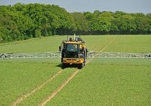 Irroratrici con barra aeree semoventi Challenger RoGator 655