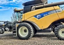 Mietitrebbie New Holland CR 9070 Raupe