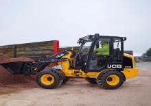 Pale gommate JCB 403
