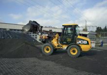 Pale gommate JCB 406