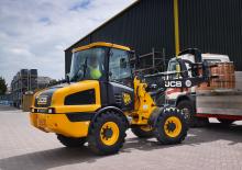 Pale gommate JCB 407