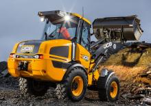 Pale gommate JCB 407