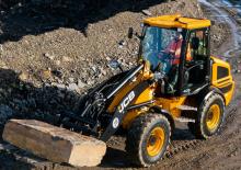 Pale gommate JCB 409