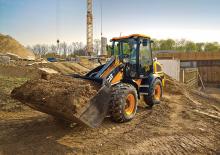 Pale gommate JCB 409