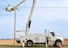 Piattaforme aeree articolate su rimorchio trainabile Altec AA55E+