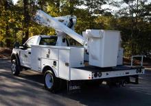 Piattaforme aeree articolate su rimorchio trainabile Altec AT335