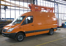 Piattaforme aeree articolate su rimorchio trainabile Blumenbecker - Hubmeister® HM 13 KA