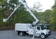 Piattaforme aeree articolate su rimorchio trainabile Altec LR860 FM