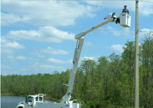 Piattaforme aeree articolate su rimorchio trainabile Altec AM55E