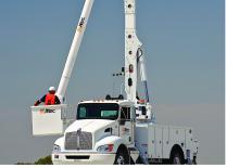 Piattaforme aeree articolate su rimorchio trainabile Altec AN55E-OC