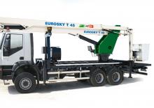 Piattaforme aeree articolate su rimorchio trainabile Comet 45-20 T 