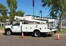 Piattaforme aeree articolate su rimorchio trainabile Altec AT237S