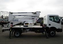 Piattaforme aeree articolate su rimorchio trainabile Oil & Steel Snake 2010 Compact RE