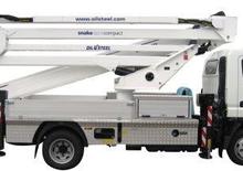Piattaforme aeree articolate su rimorchio trainabile Oil & Steel Snake 2815 Compact