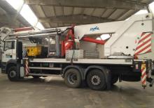 Piattaforme aeree articolate su rimorchio trainabile Oil & Steel Eagle 4426