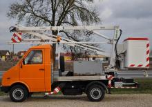 Piattaforme aeree articolate su rimorchio trainabile Bumar PMB 120 E