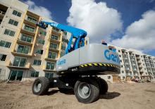 Piattaforme aeree telescopiche gommate Genie S-85 HF