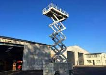 Piattaforme aeree verticali a pantografo su ruote IPM Comodo 140 E