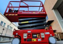 Piattaforme aeree verticali a pantografo su ruote MAGNI ES0607EP