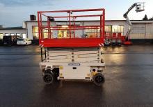 Piattaforme aeree verticali a pantografo su ruote Holland-Lift HL 11812