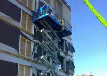 Piattaforme aeree verticali a pantografo su ruote Holland-Lift HL-190 E20 RT