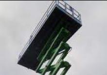 Piattaforme aeree verticali a pantografo su ruote Holland-Lift HL 220 E 25