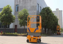 Piattaforme aeree verticali a pantografo su ruote Runshare RX0708