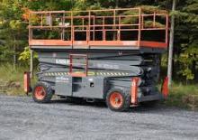 Piattaforme aeree verticali a pantografo su ruote Skyjack SJ 9250-4WD
