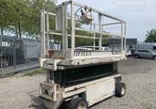 Piattaforme aeree verticali a pantografo su ruote Liftlux SL 83-12