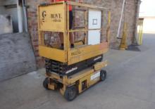 Piattaforme aeree verticali a pantografo su ruote Grove-Manlift SM 2232 E