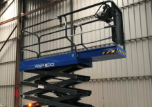Piattaforme aeree verticali a pantografo su ruote Aichi SV06ENS