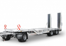 Rimorchio ribassato Schwarzmüller 3-axle low loader trailer with wheel recesses for transporting construction machinery