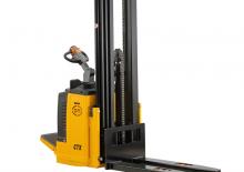 Stoccatori per pallet uomo in piedi OM CTX 16