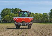 Spandiconcime Kubota DSX 1875 hydr 
